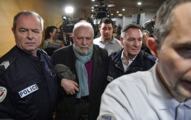 Exsacerdote Bernard Preynat en el tribunal de Lyon, Francia, el 13 de enero de 2020. Foto: AFP.