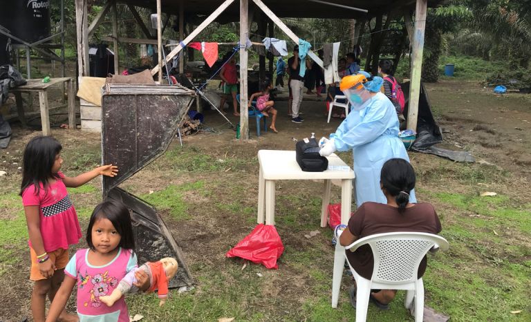 Realizan pruebas en los territorios de la nación Siekopai en Sucumbíos. Foto: Reuters. 