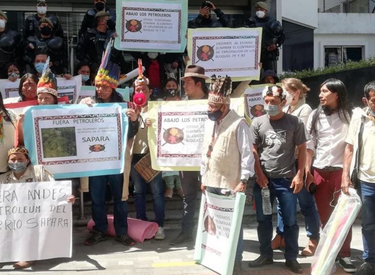 Sus dirigentes se trasladaron desde la Amazonía hasta Quito para manifestar, frente a la sede de la empresa pública Petroecuador.